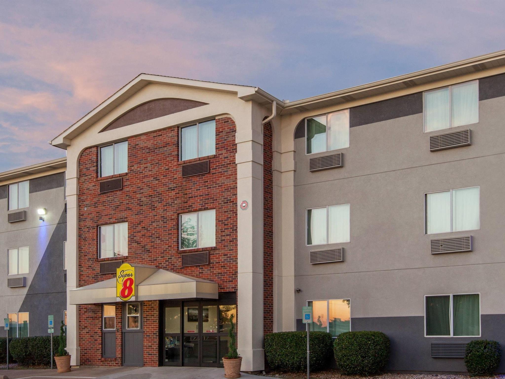 Super 8 By Wyndham Bedford Dfw Airport West Motel Exterior foto