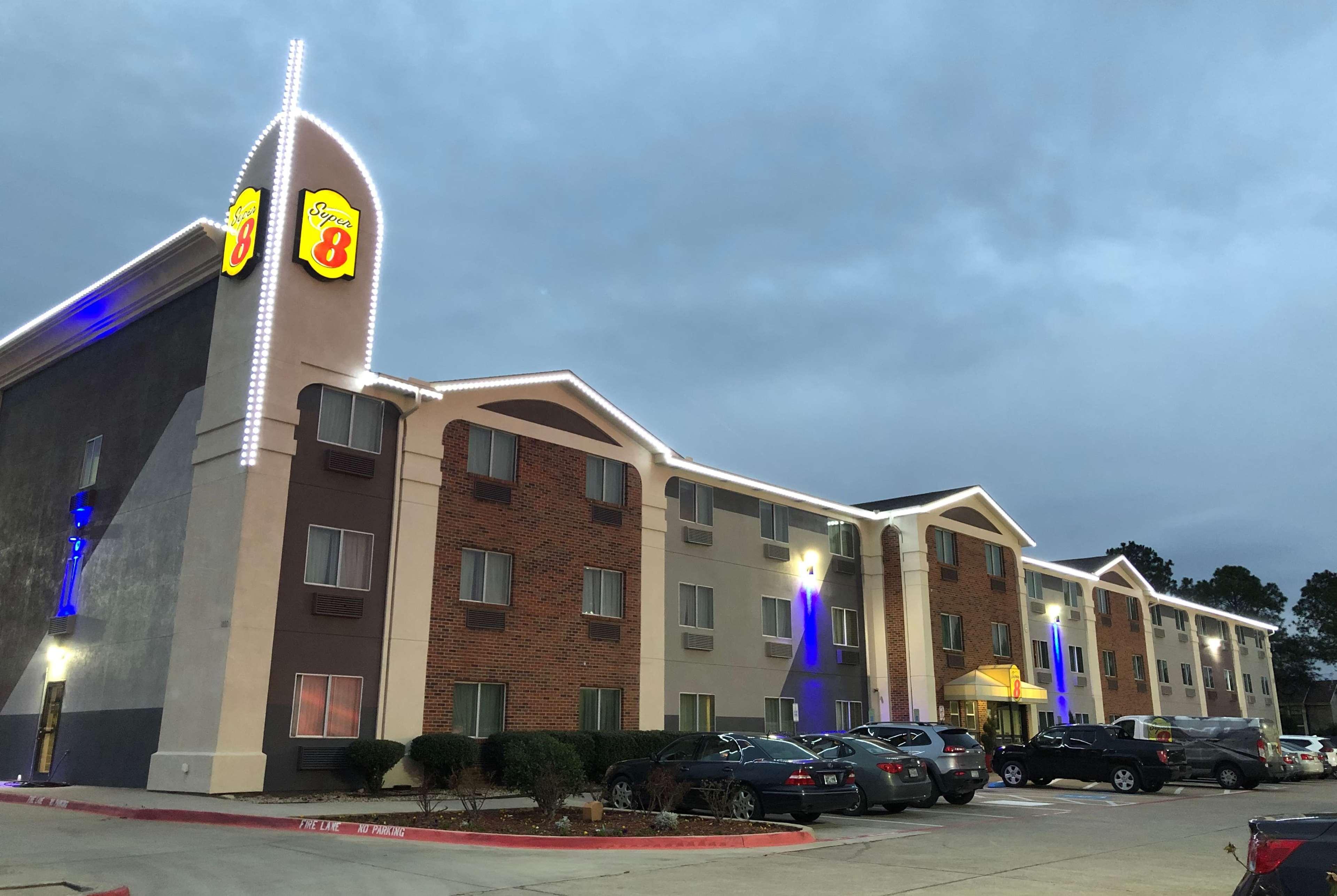 Super 8 By Wyndham Bedford Dfw Airport West Motel Exterior foto