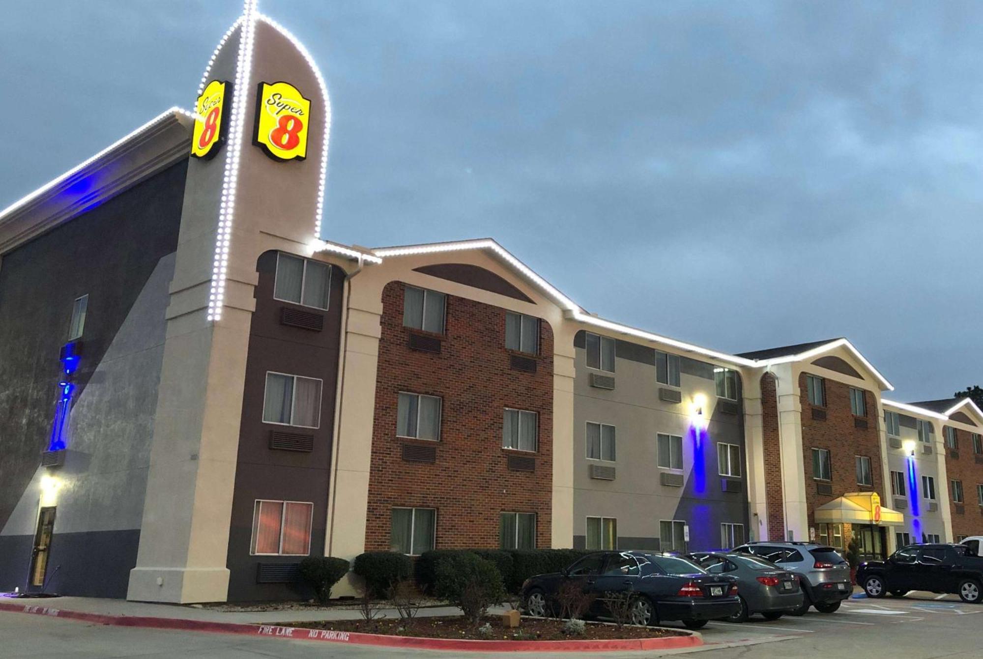 Super 8 By Wyndham Bedford Dfw Airport West Motel Exterior foto