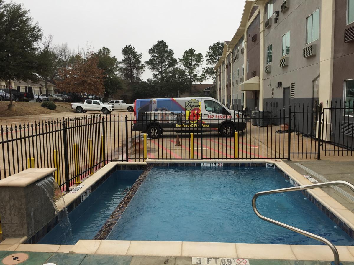 Super 8 By Wyndham Bedford Dfw Airport West Motel Exterior foto